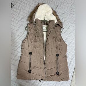 GreenTea Sherpa Lined Vest with Faux Fur Trim Removable Hood